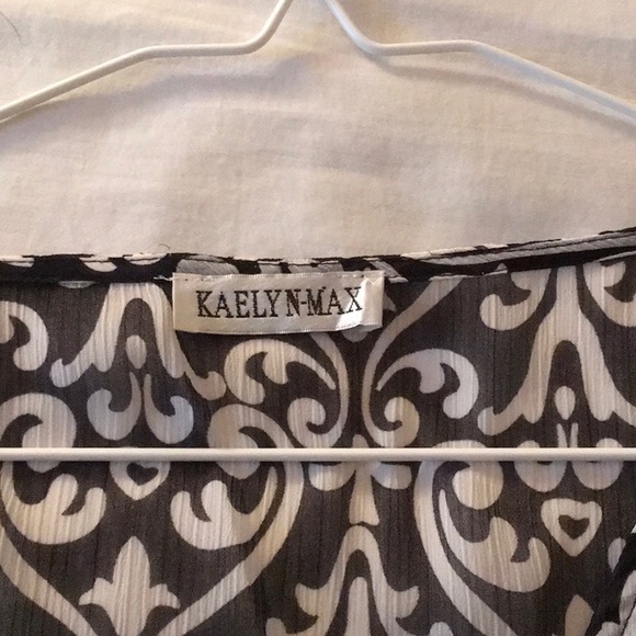 Chiffon light material with black and white print - Picture 4 of 4